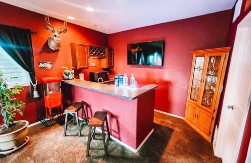 Elbert House | Peaceful Falcon Hot Tub Pet Friendly 3 King Bedsnn