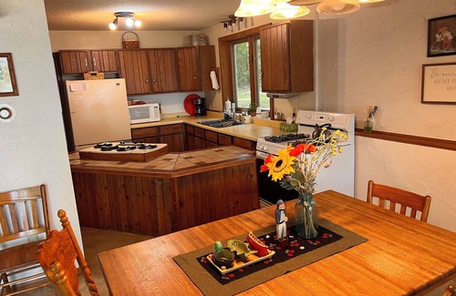New London Cabin | Peaceful Family Cabin