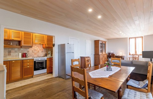 Chalais Cottage | Peaceful Family Getaway in Nature with Shared Pool and Activities