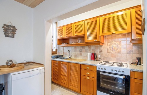 Chalais Cottage | Peaceful Family Getaway in Nature with Shared Pool and Activities