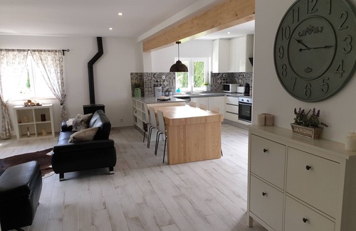 Mouraria Cottage | Peaceful family retreat by the pool, only minutes away from the beach