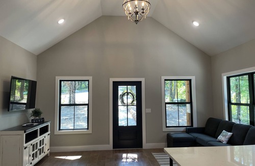 Walnut Shade Cottage | Peaceful farm cottage near Branson, on property of a flower farm & apple orchard