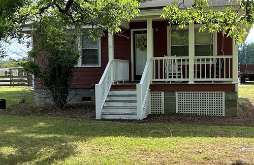 Mullins House | Peaceful Farm Getaway