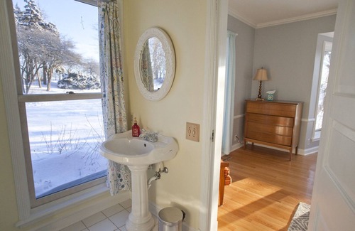 Clare House | Peaceful Farmland Getaway