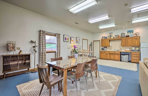 Fayetteville Cottage | Peaceful Fayetteville Getaway - Pets Welcome!