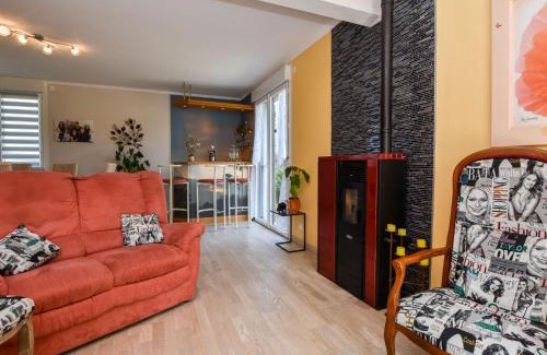 Pedernec House | Peaceful Forest Stay in Pédernec