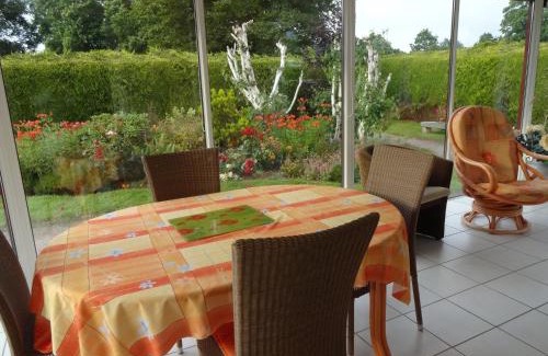Pedernec House | Peaceful Forest Stay in Pédernec