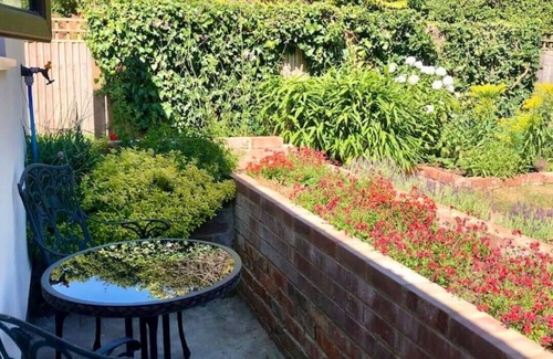 Goring Apartment | Peaceful garden retreat in stunning, popular countryside village.