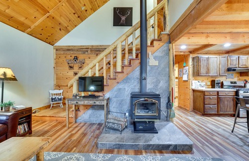 Garden Valley Cabin | Peaceful Garden Valley Cabin w/Private Deck!