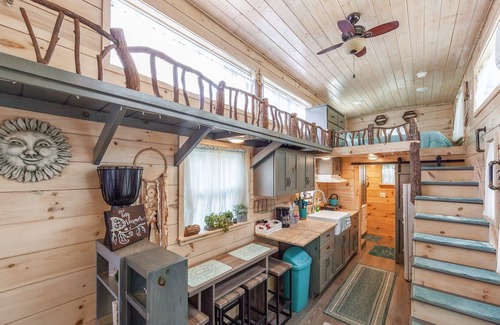 Hornsby House | Peaceful Getaway In Charming Tiny House