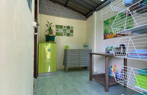 San Pa Thong House | Peaceful Getaway with FULL KITCHEN-BBQ-Huge Garden-Near Famous Buffalo Market