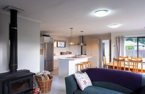 Lake Hawea House | Peaceful Hawea Escape