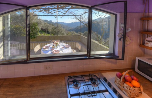 Calice Ligure Apartment | "Peaceful Holiday Home with Garden, Sea View and Historic Roses"