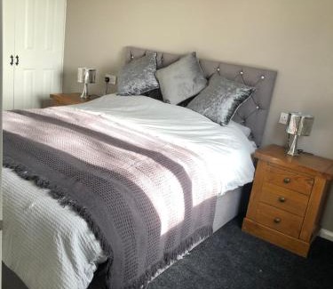 Sturton By Stow House | Peaceful Holiday Lodge with Hot Tub