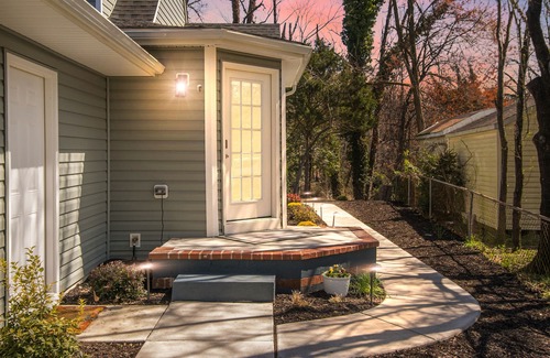 Pasadena House | Peaceful home overlooking a quiet cove-perfect getaway!