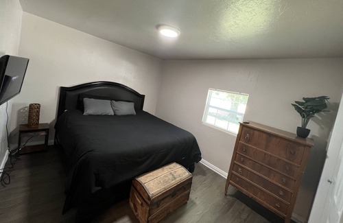 Pampa House | Peaceful Home with King Bed
