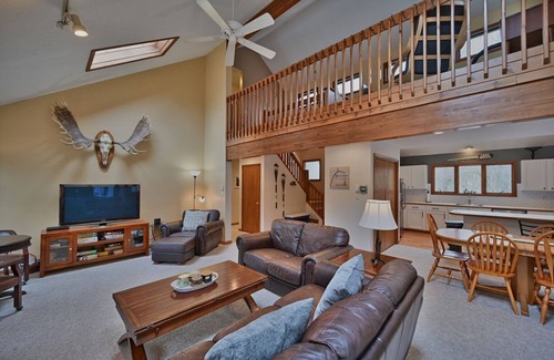 Pocono Pines House | PEACEFUL HOUSE - WALK TO LAKE NAOMI