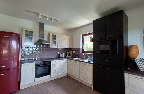 Buje House | Peaceful house with lots of privacy near Umag. Sea view.