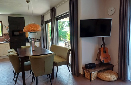 Buje House | Peaceful house with lots of privacy near Umag. Sea view.