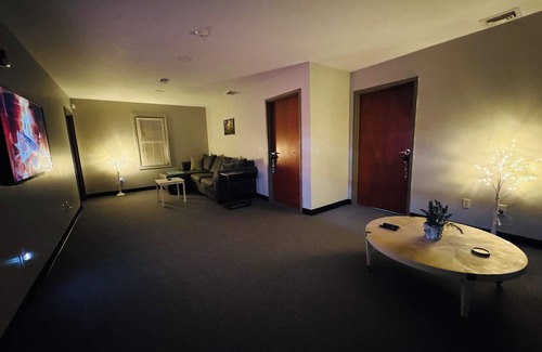 Woodbridge Apartment | Peaceful, Immaculate Apartment! Centrally located, unique & fully furnished!