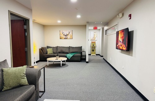 Woodbridge Apartment | Peaceful, Immaculate Apartment! Centrally located, unique & fully furnished!