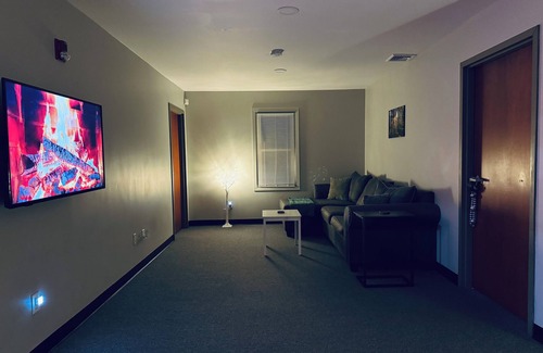 Woodbridge Apartment | Peaceful, Immaculate Apartment! Centrally located, unique & fully furnished!