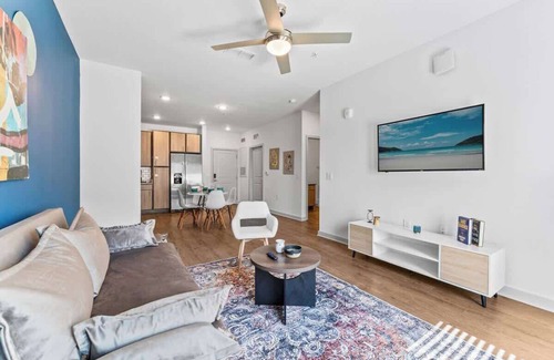 Bay Lake Apartment | Peaceful King Oasis w/Pool View Gym Close to Parks