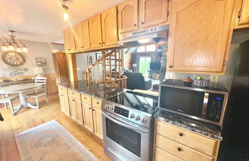 Berwick Cabin | Peaceful Lake Cabin with Hot Tub & Starry Views. Sleeps 10nComfortably!