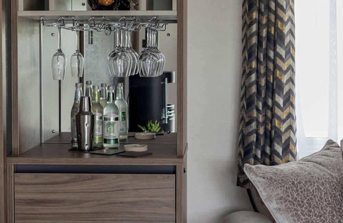 Cheriton Bishop Ski Chalet | Peaceful Lake Retreat - Fishing lakes - Short Stays UK
