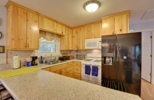 Gumlog House | Peaceful Lake Hartwell Gem w/Boat Dock