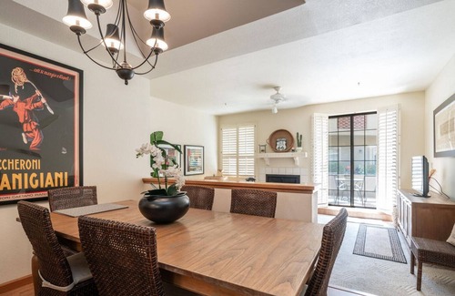 South Scottsdale Condo | Peaceful Lake Subdivision- Private, Walkable, Patio, 25 mi. Walk/Bike Trail