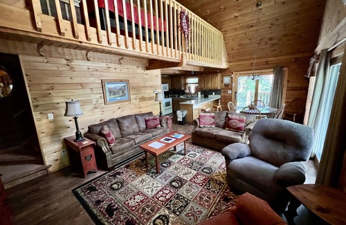 Gatlinburg - Pigeon Forge Cabin | Peaceful Lake View, 2 BRS/2 Baths, Wi-fi, 3 TVs, Porch Swing Bed, Foosball Table