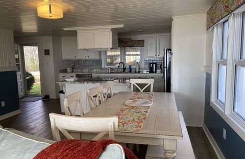 Lake Waccamaw Cottage | Peaceful Lakefront Cottage