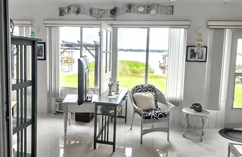 Winter Haven House | Peaceful Lakeside Retreat