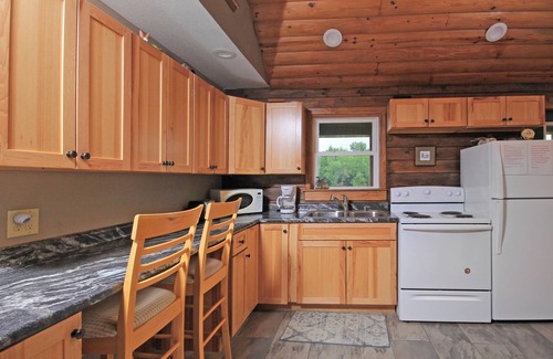 Littleport Cabin | Peaceful Lakeview Cabin