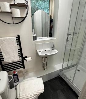 Colchester Apartment | Peaceful LARGE Studio Flat Colchester
