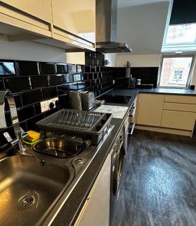 Colchester Apartment | Peaceful LARGE Studio Flat Colchester
