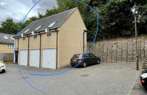 Colchester Apartment | Peaceful LARGE Studio Flat Colchester