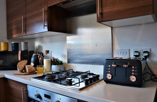 Bonnybridge House | Peaceful Lovely and Modern Entire House
