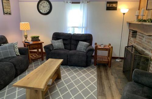 Flat Rock House | Peaceful Meadows