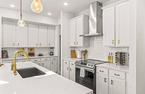West Dallas House | Peaceful Modern Home, Close to Downtown Energy