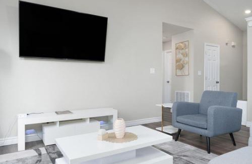 Avon House | Peaceful Modern Home near Avon