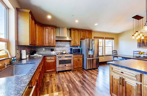 North Upper Truckee House | Peaceful Mountain Getaway w/3 Decks & Hot Tub, Near Slopes, Hiking & Lake