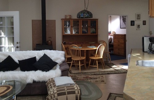 Scotts Valley Cottage | Peaceful mountain retreat