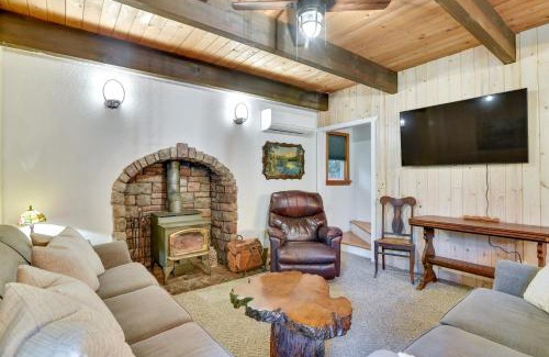 Zigzag House | Peaceful Mt Hood Cabin with Hot Tub and Fire Pit!