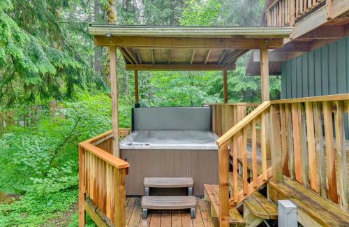 Zigzag House | Peaceful Mt Hood Cabin with Hot Tub and Fire Pit!