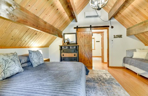 Zigzag House | Peaceful Mt Hood Cabin with Hot Tub and Fire Pit!