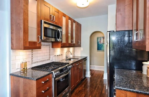 Cherry Condo | Peaceful Myers Park 2BR King Condo | Porch