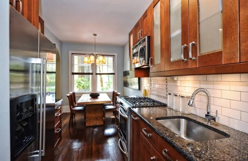 Cherry Condo | Peaceful Myers Park 2BR King Condo | Porch
