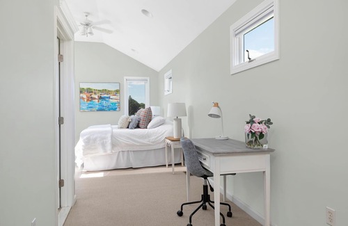 Snug Harbor House | Peaceful Oasis off Potters Pond